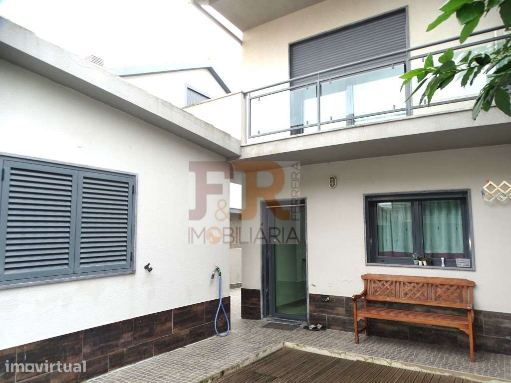Moradia Geminada Triplex T3 com Garagem Quinta do Conde - Grande imagem: 4/56