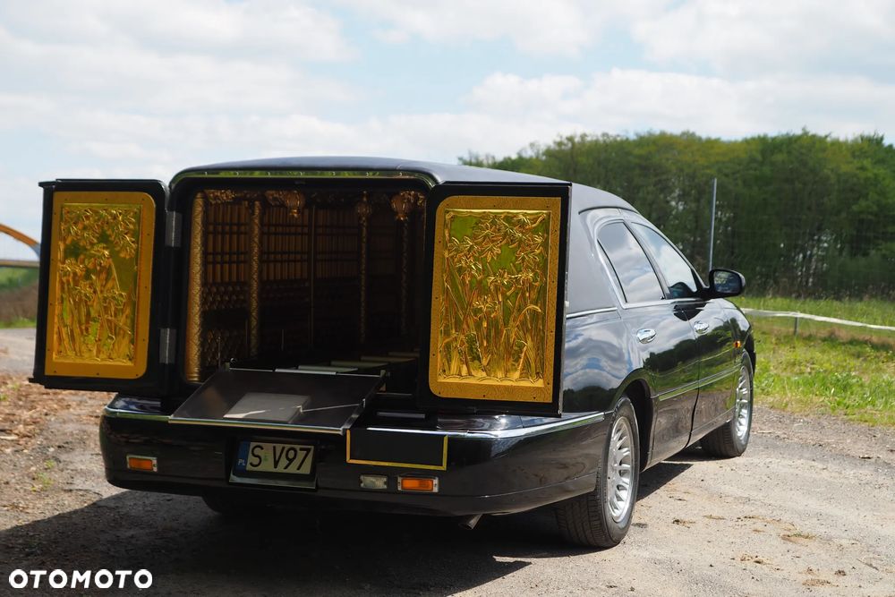 Lincoln Town Car - 17