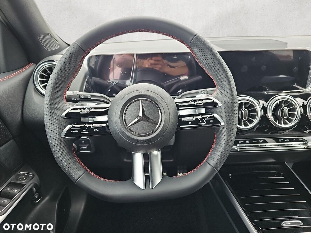 Mercedes-Benz GLB - 15