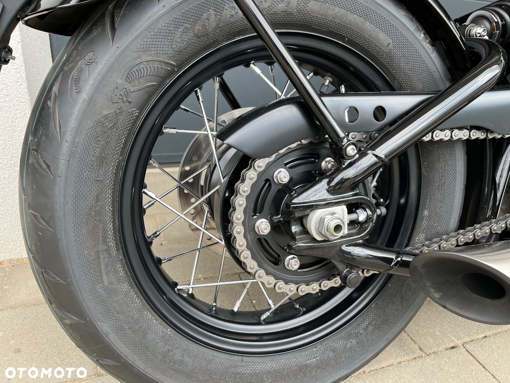 Triumph Bonneville Bobber - 14