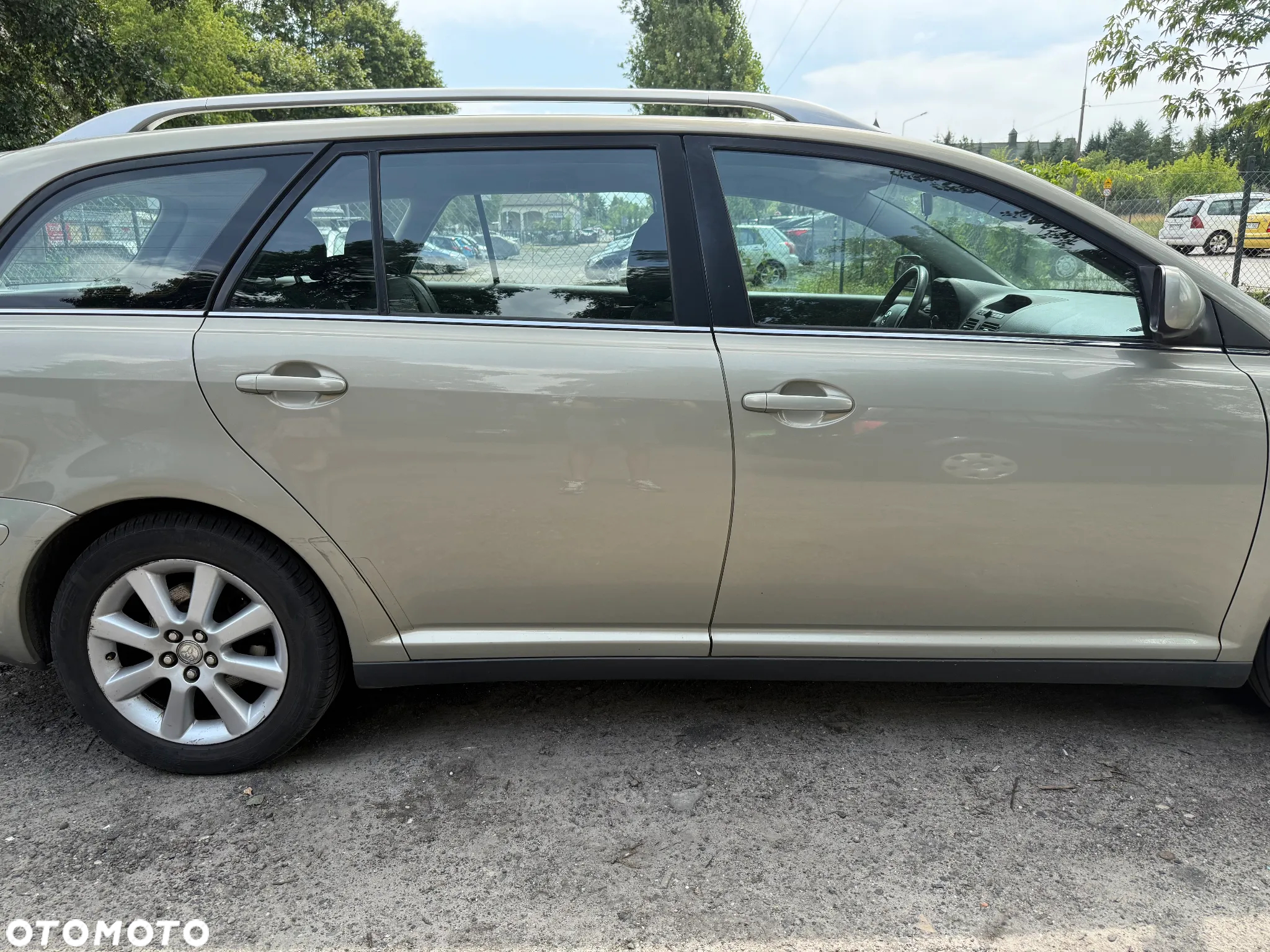 Toyota Avensis - 14