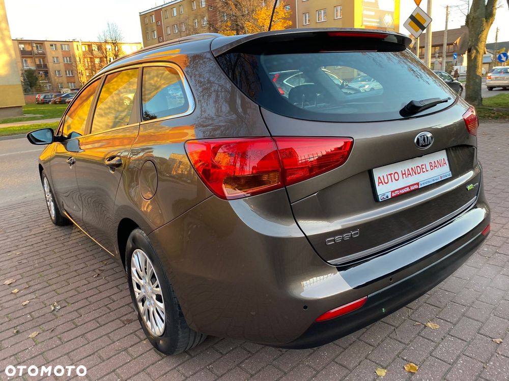 Kia Ceed 1.6 GDI Dream Team Edition - 17