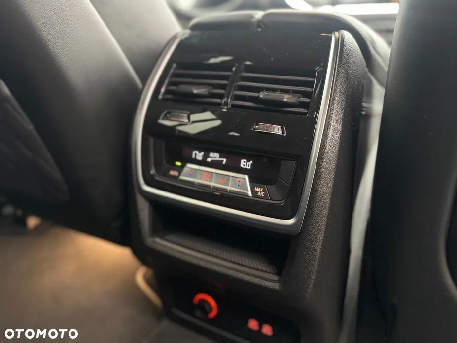 BMW X7 M50i sport - 11