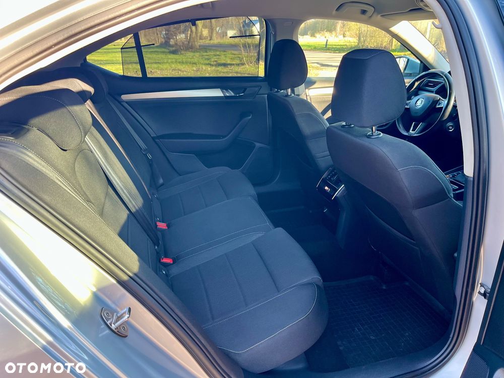 Skoda Superb 2.0 TDI Sportline DSG - 11