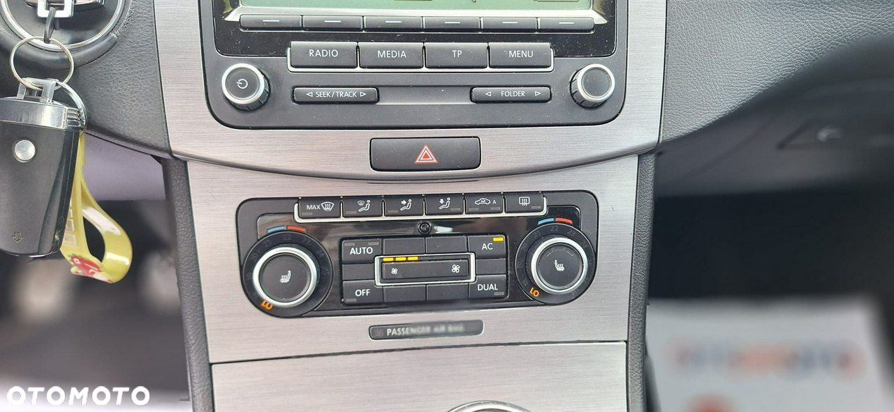 Volkswagen Passat - 16