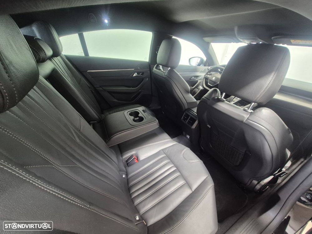 Peugeot 508 1.6 Hybrid Allure Pack e-EAT8 — fotografia 30
