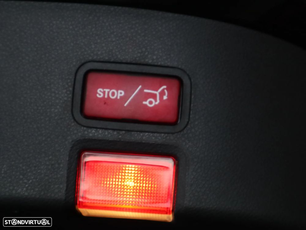 Mercedes-Benz CLA 200 d 7G-DCT Urban - 13