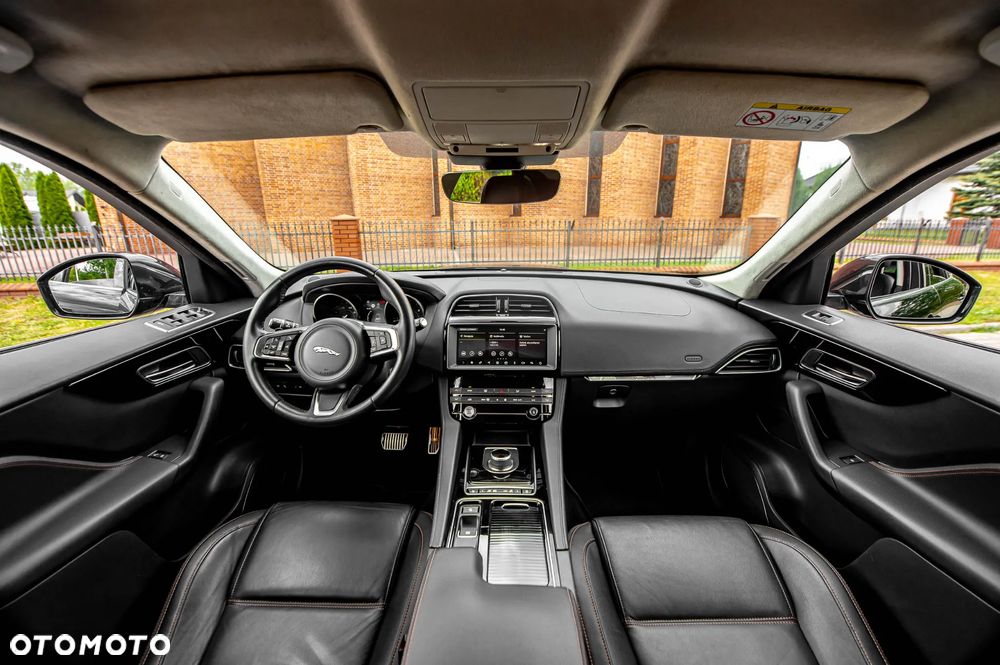 Jaguar F-Pace - 5