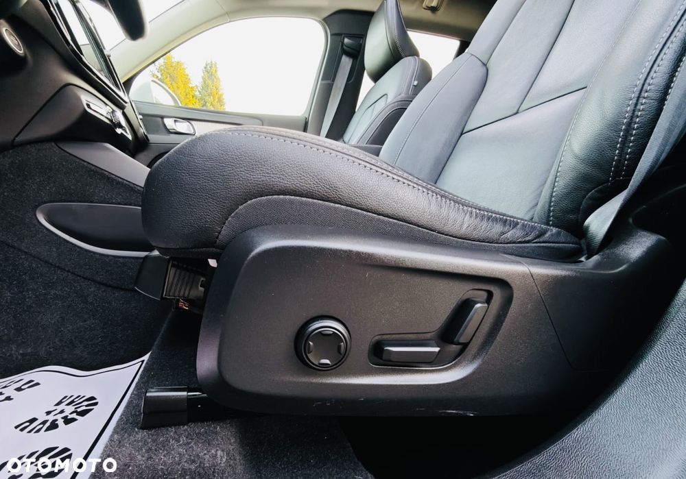Volvo XC 40 T5 AWD Momentum Pro - 26