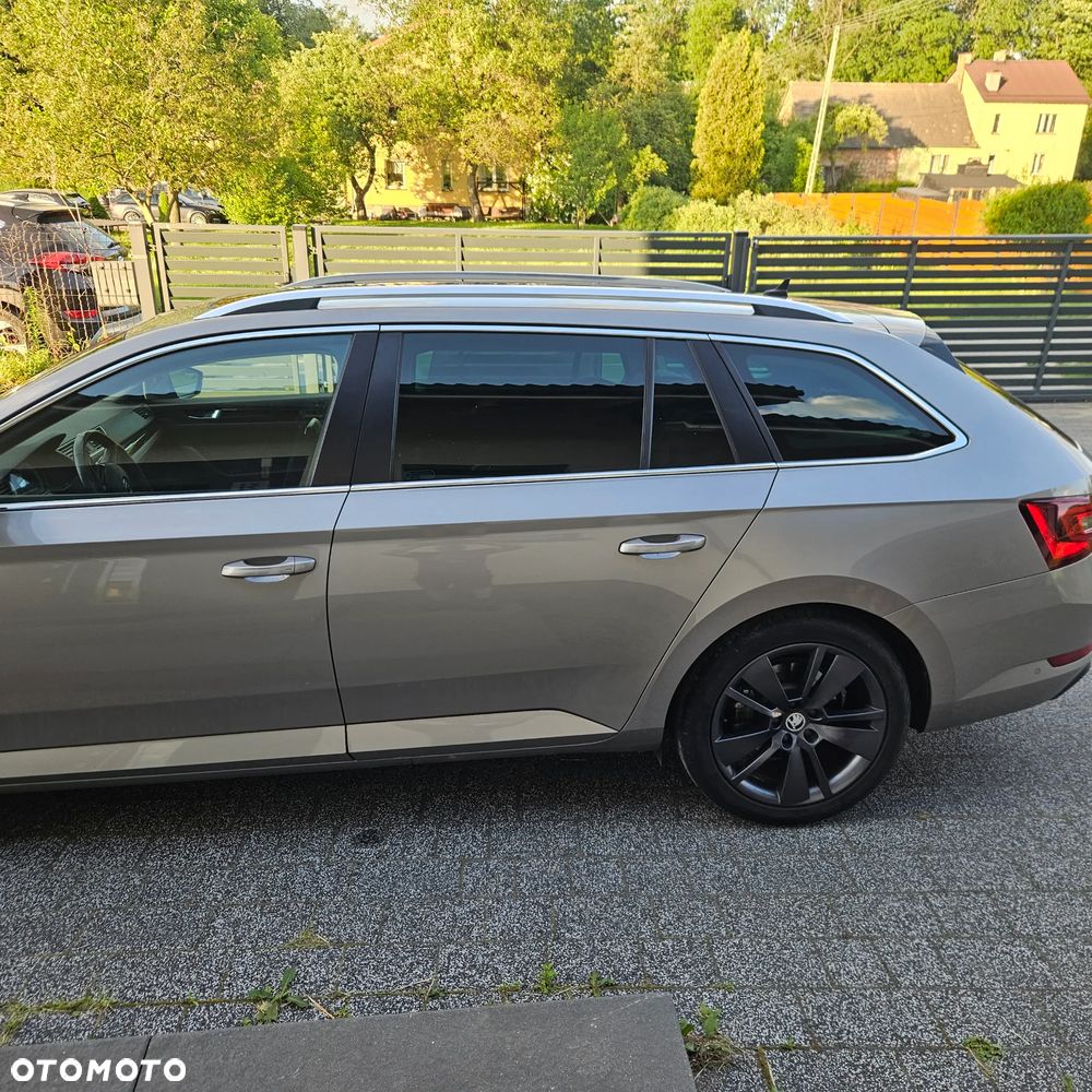 Skoda Superb 2.0 TDI 4x4 L&K DSG - 9