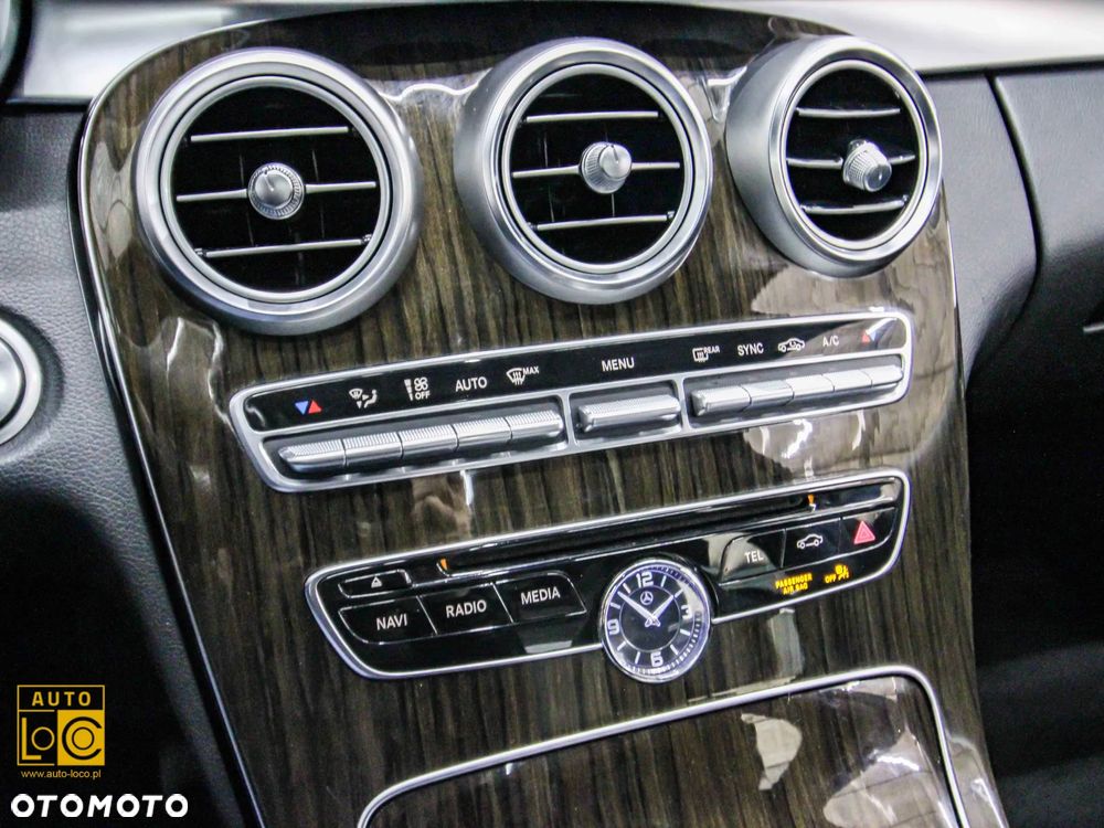 Mercedes-Benz Klasa C 300 9G-TRONIC AMG Line - 27