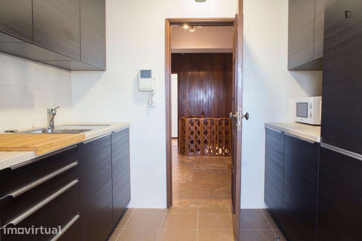 Quarto - localizado em Paranhos Porto - Grande imagem: 5/22