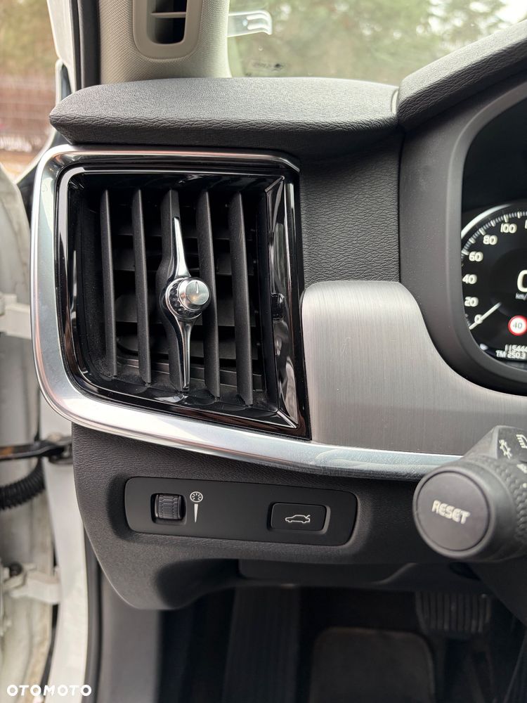 Volvo V90 D4 SCR Momentum Pro - 21