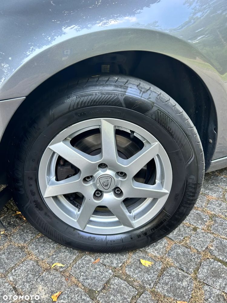 Volkswagen Golf VI 1.6 TDI Comfortline - 14