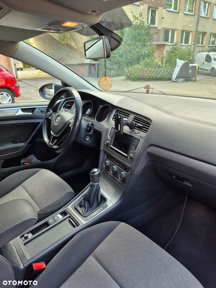 Volkswagen Golf - 10
