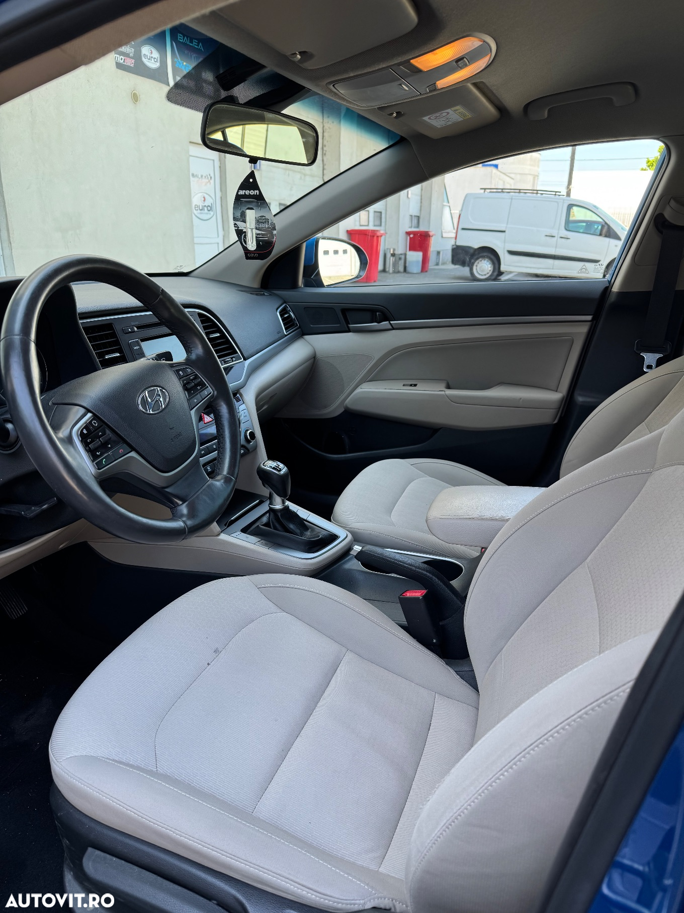 Hyundai Elantra 1.6 CRDI Comfort - 4