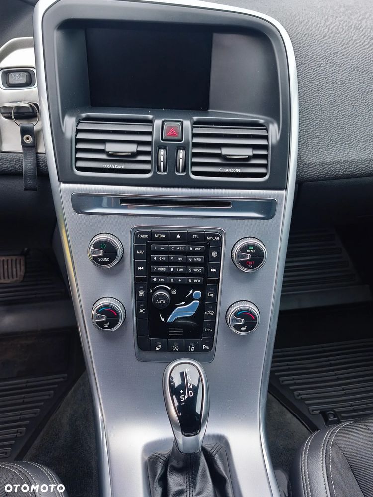 Volvo XC 60 D4 Momentum Pro - 26