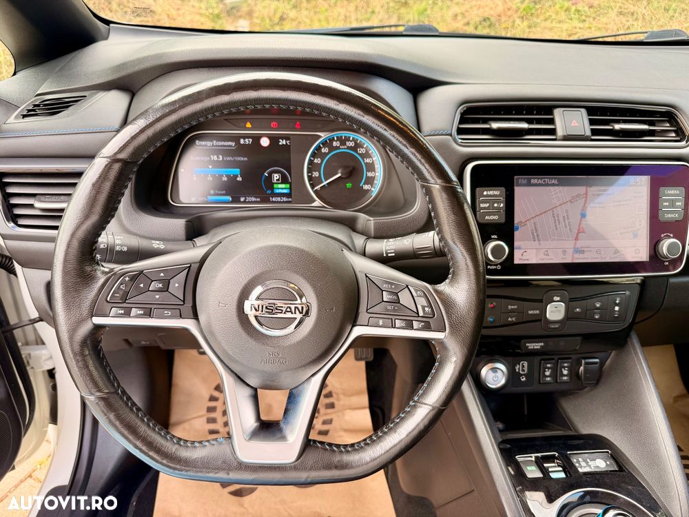 Nissan LEAF 40 kWh N-Connecta - 8