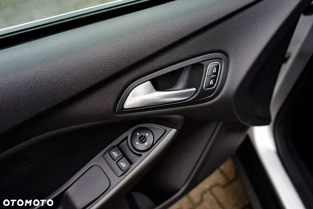 Ford Focus 1.5 TDCi SYNC Edition - 16