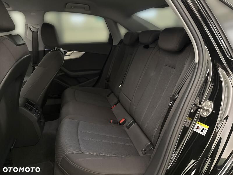 Audi A4 Limousine 35 TFSI mHEV S Line S tronic - 19