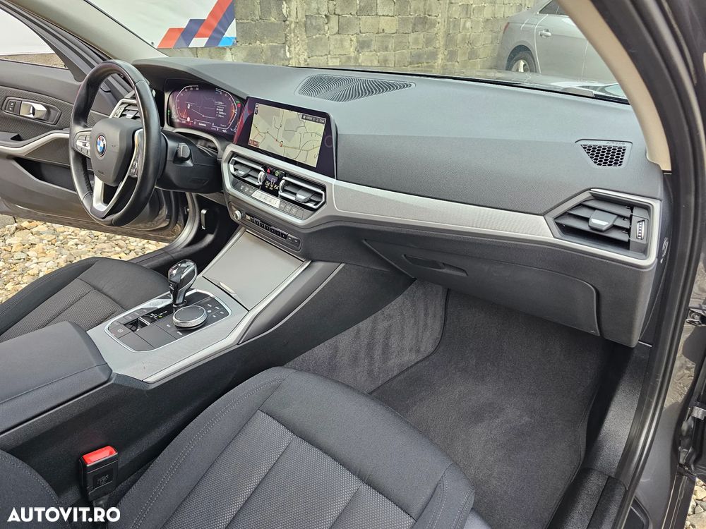 BMW Seria 3 320d Aut. M Sport - 30