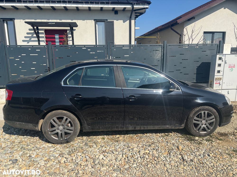 Volkswagen Jetta 1.6 FSI Comfortline - 1