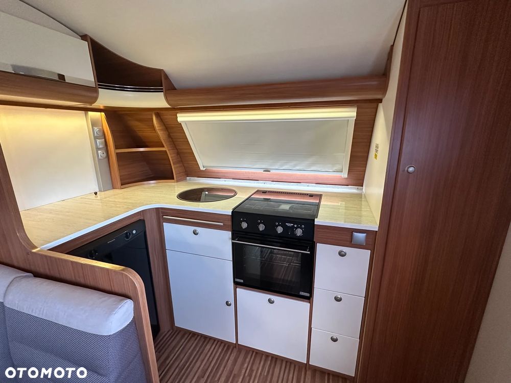 Adria ADORA 613 HT z przedsionkiem Isabella i napędem osi. RATY - 10