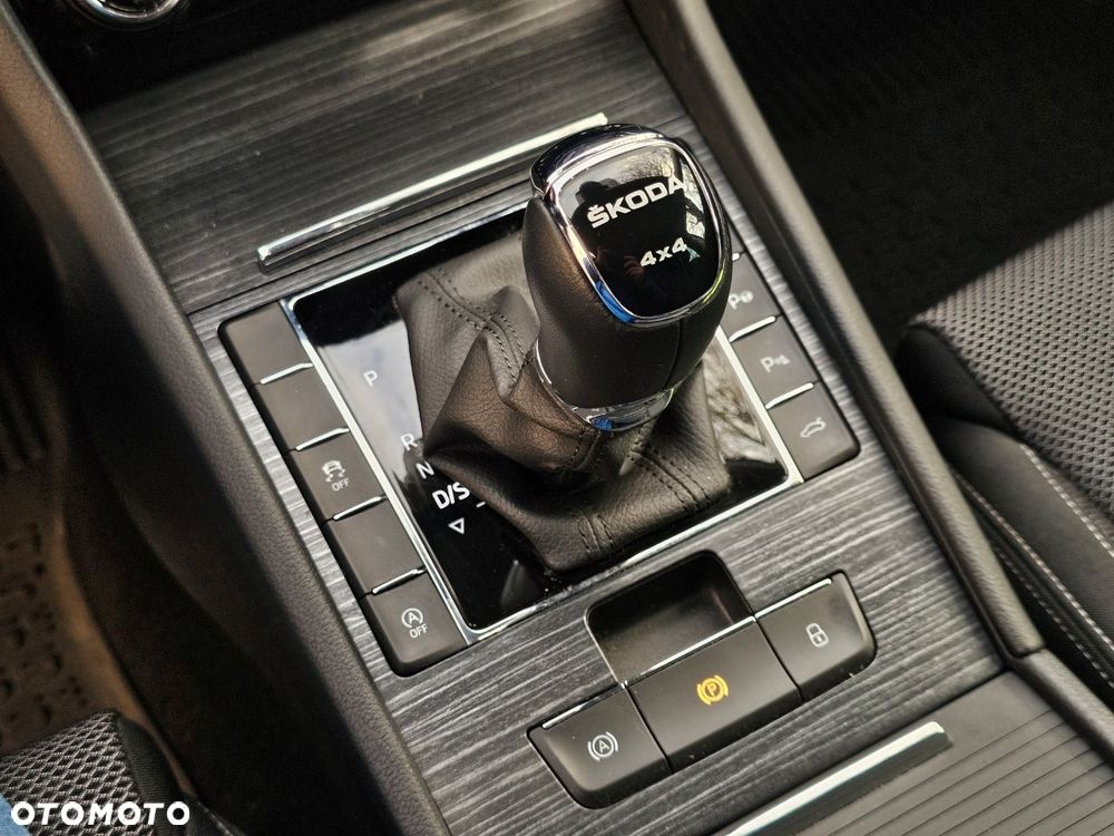 Skoda Superb 2.0 TDI SCR 4x4 Style DSG - 16