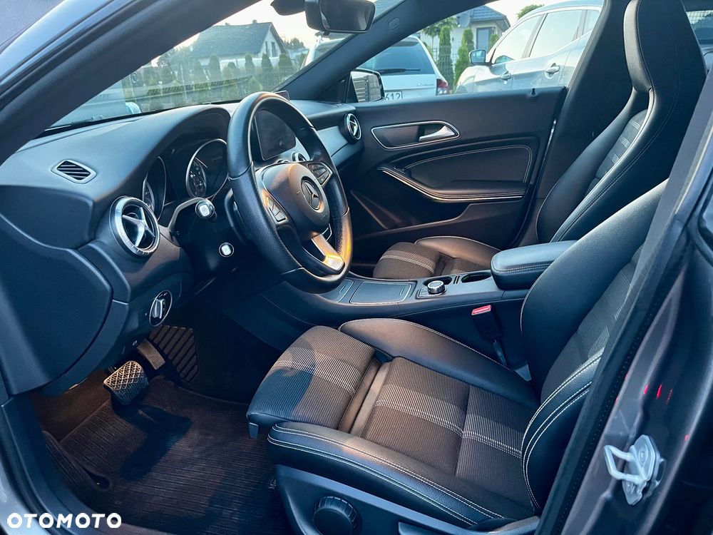 Mercedes-Benz CLA Shooting Brake 180 7G-DCT Urban - 9