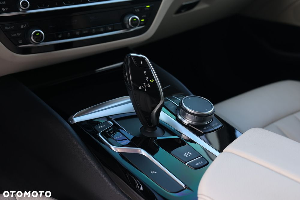 BMW Seria 5 520i GPF M Sport sport - 17