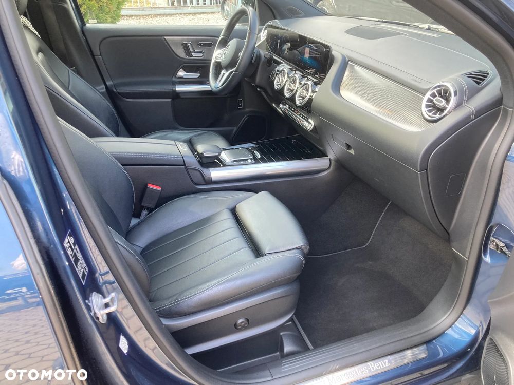 Mercedes-Benz GLA - 11