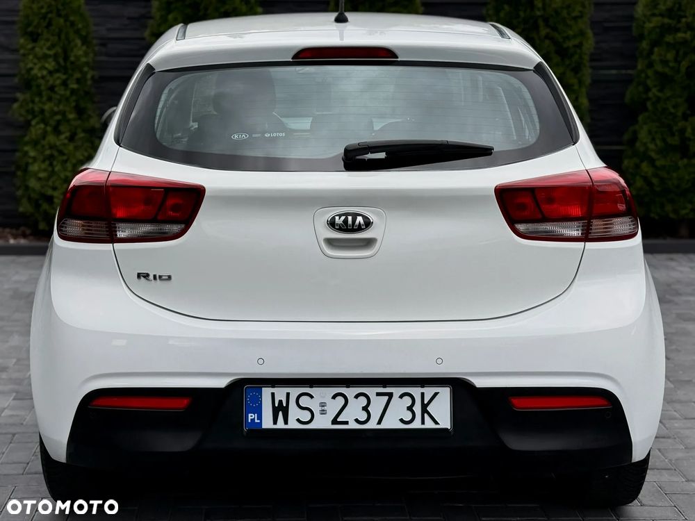 Kia Rio 1.4 L - 6