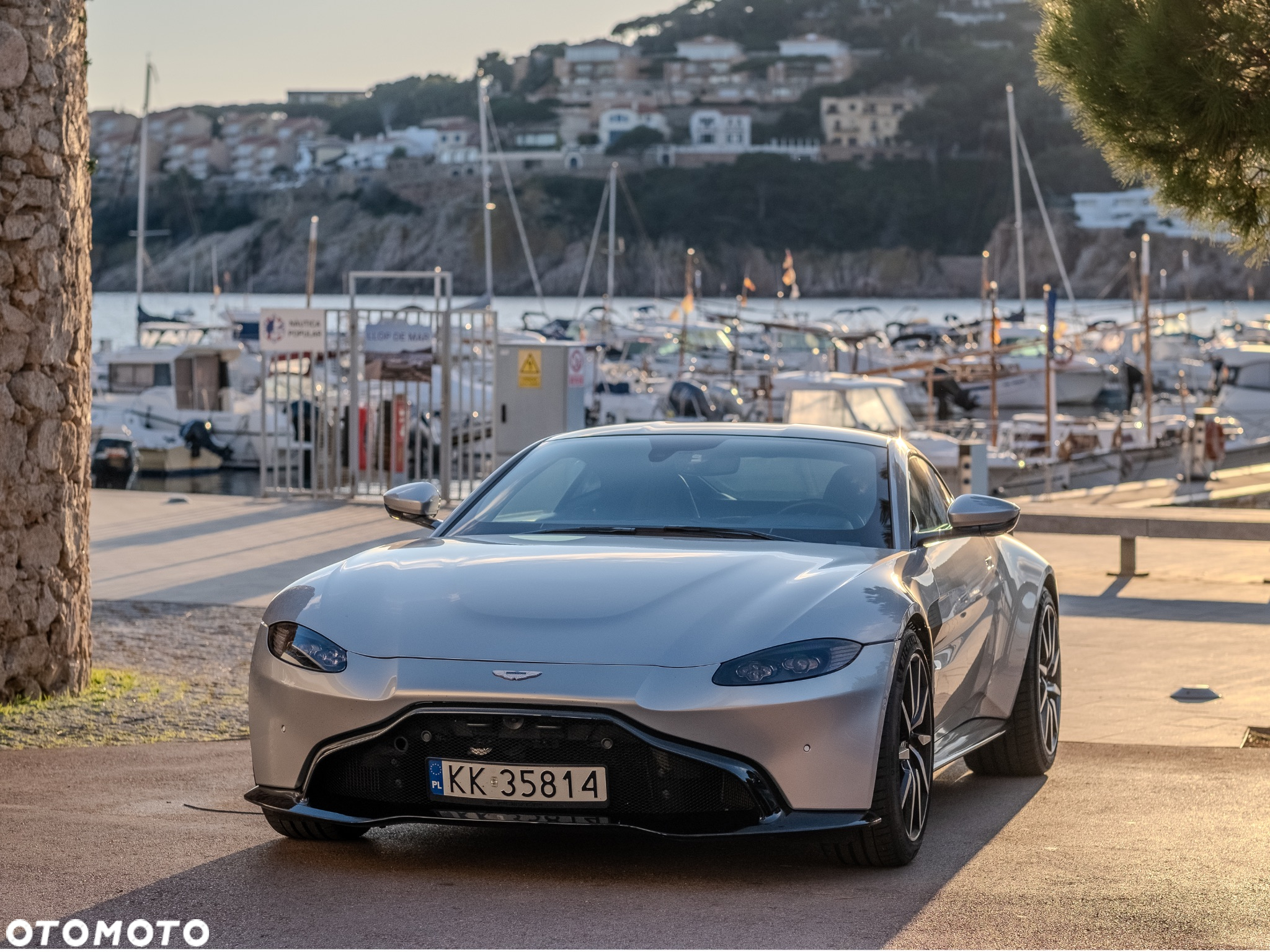 Aston Martin Vantage - 19