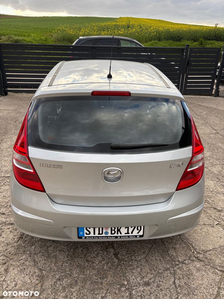 Hyundai i30 1.6 Classic + - 11