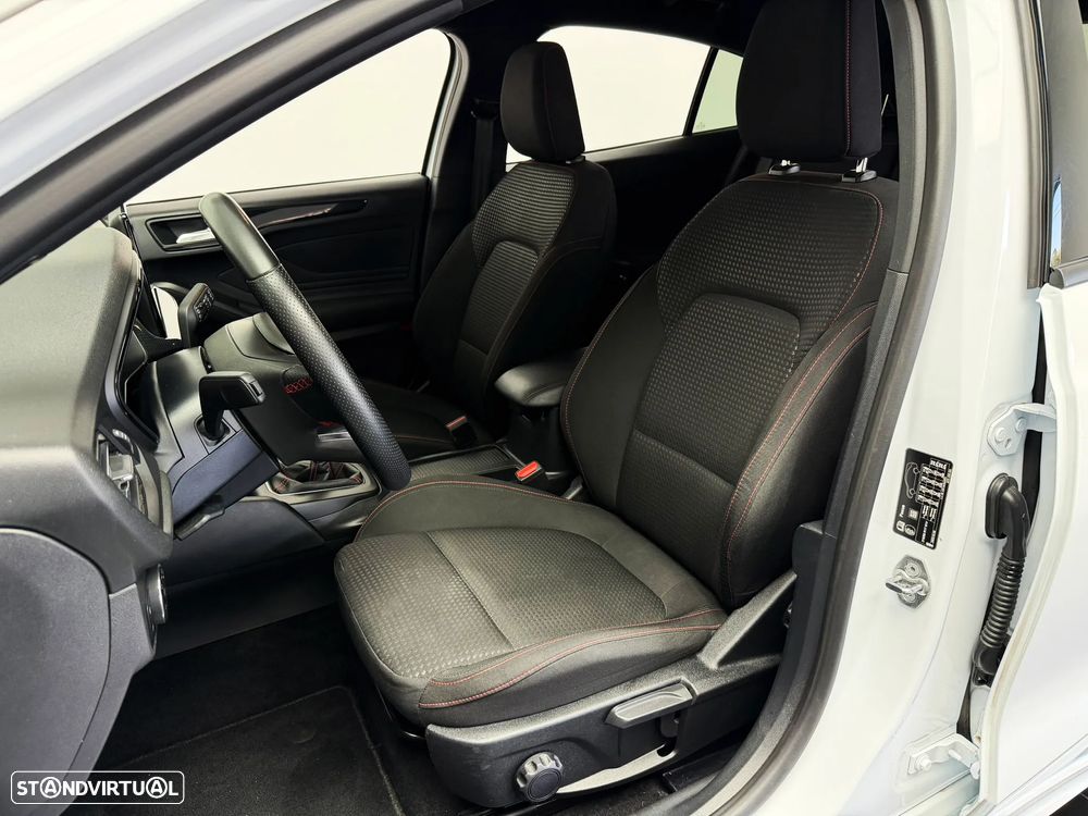 Ford Focus 1.0 EcoBoost MHEV ST-Line - 9