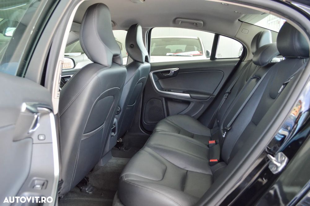 Volvo S60 D3 Geartronic Momentum - 25