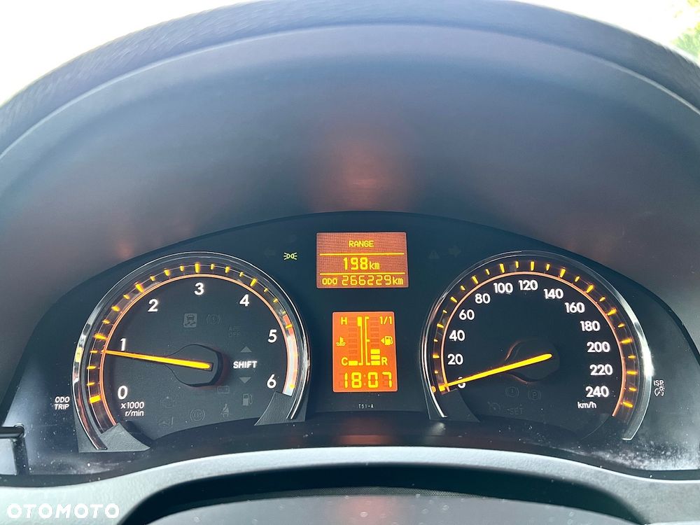 Toyota Avensis 2.2 D-4D Premium - 22