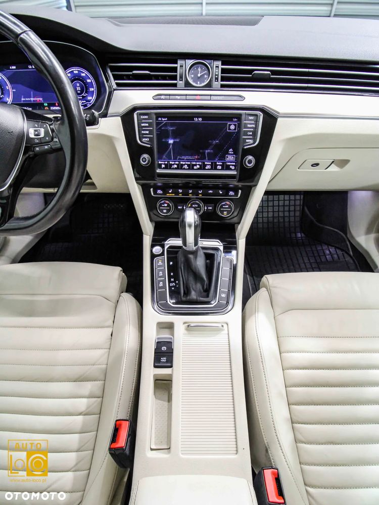 Volkswagen Passat - 16