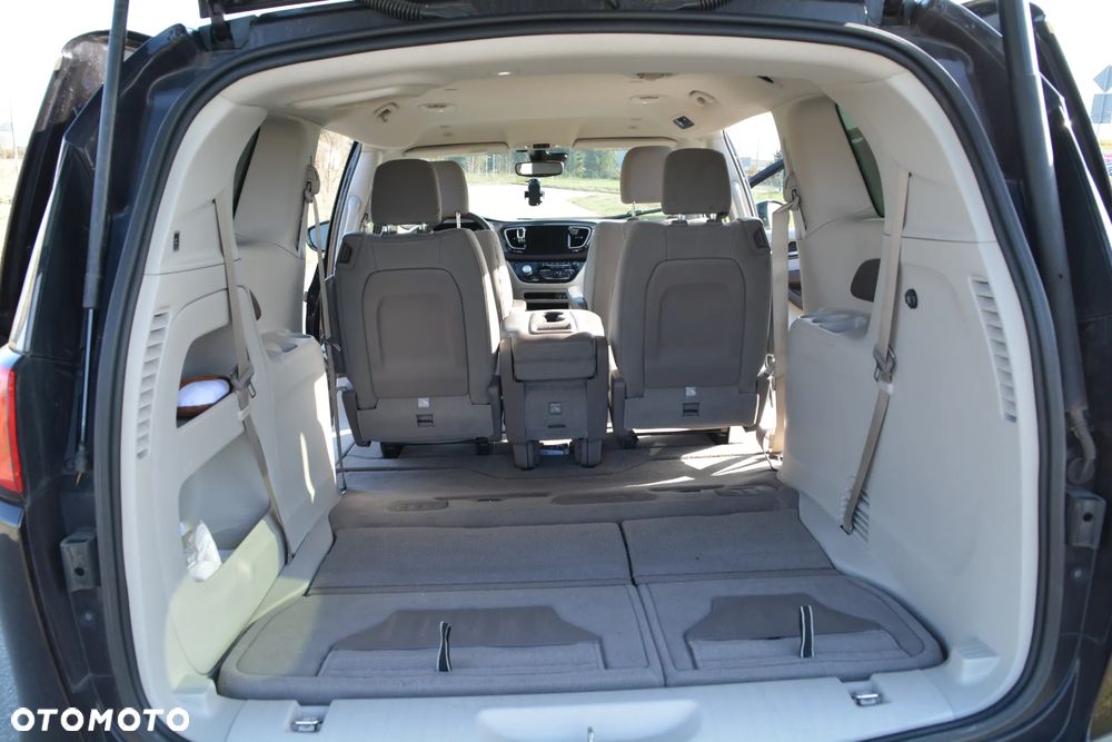 Chrysler Pacifica - 24