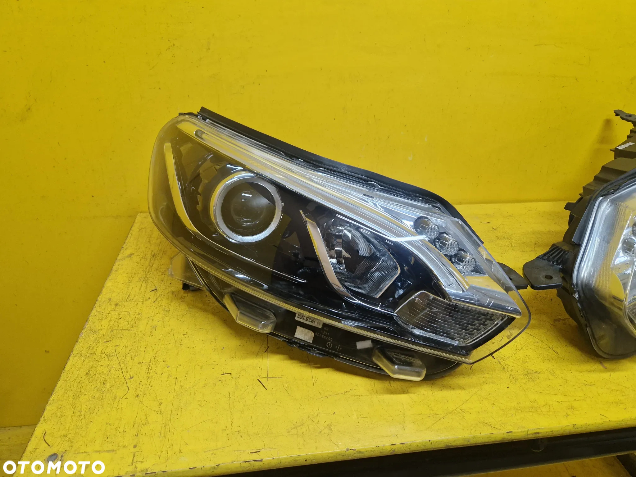 TOYOTA PROACE II 16- LAMPA LEWA PRAWA PRZOD 9808589980-00 - 3