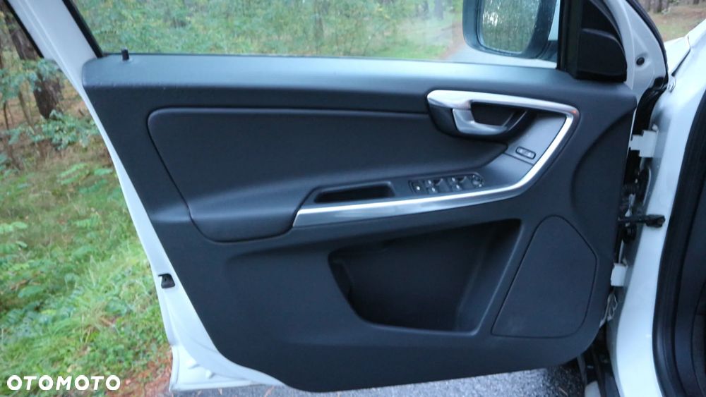 Volvo XC 60 D5 AWD Momentum - 22
