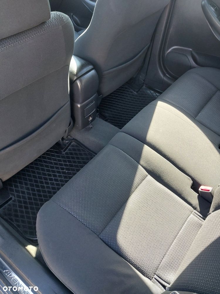 Toyota Avensis - 5