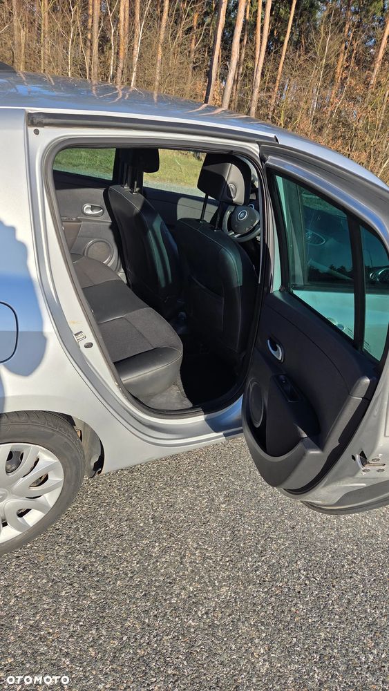 Renault Clio 1.5 dCi Alize - 11