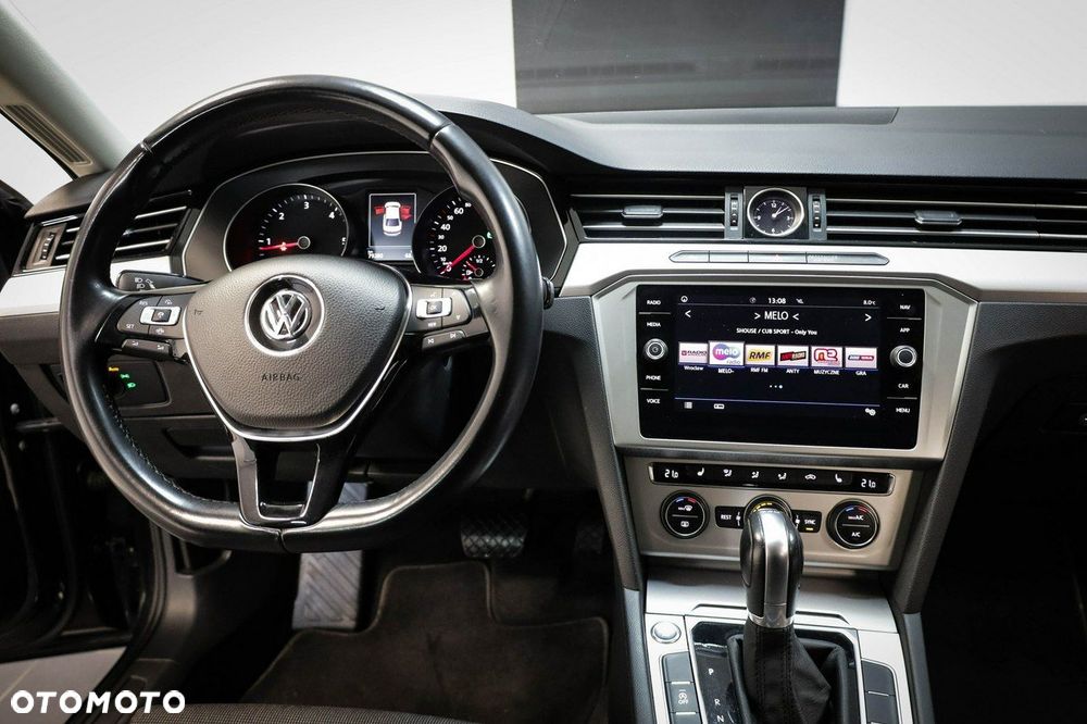 Volkswagen Passat - 25