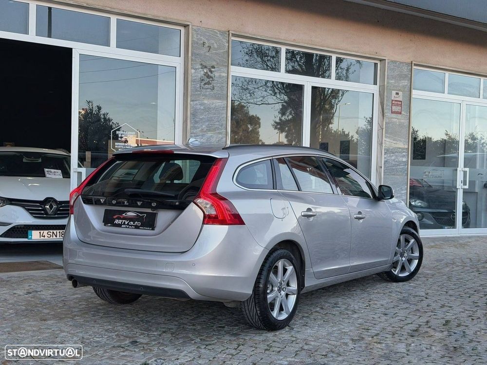 Volvo V60 2.0 D2 Momentum Drive - 10