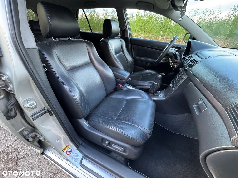 Toyota Avensis 2.0 D-4D Executive - 21