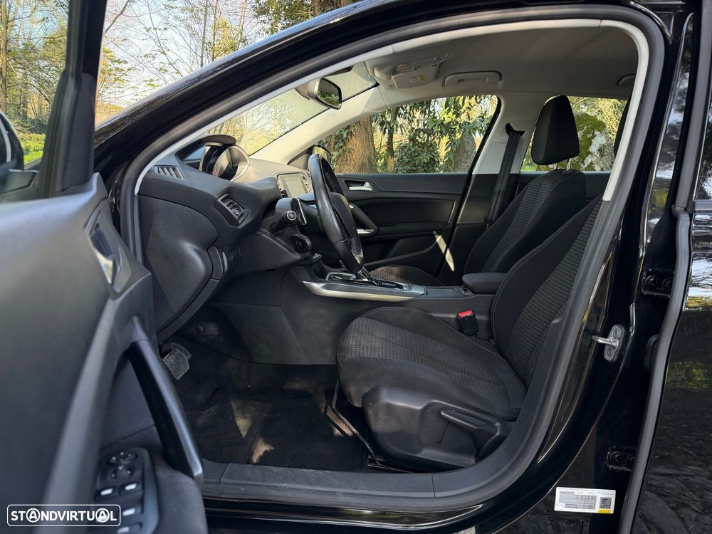 Peugeot 308 1.2 PureTech Allure EAT8 - 26