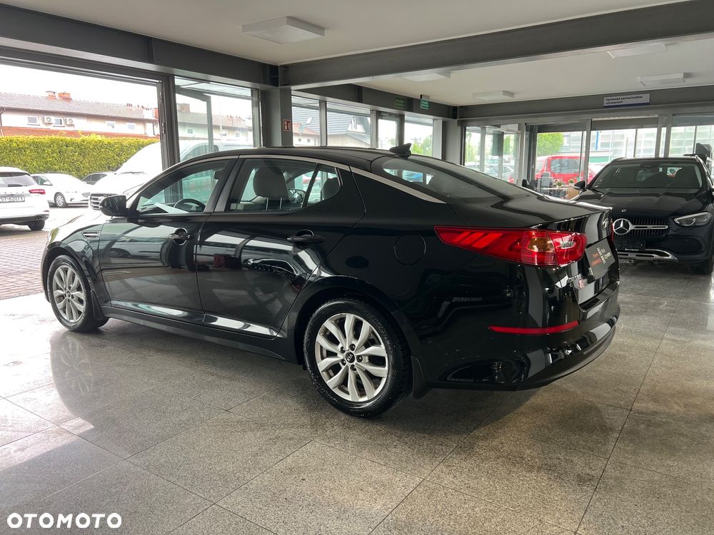 Kia Optima 2.0 L - 11