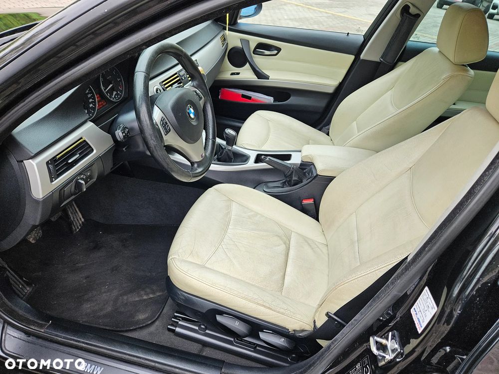 BMW Seria 3 320i - 14
