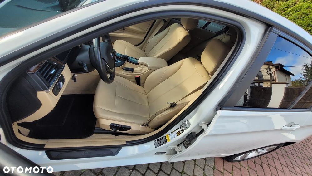 BMW Seria 3 328i xDrive - 15